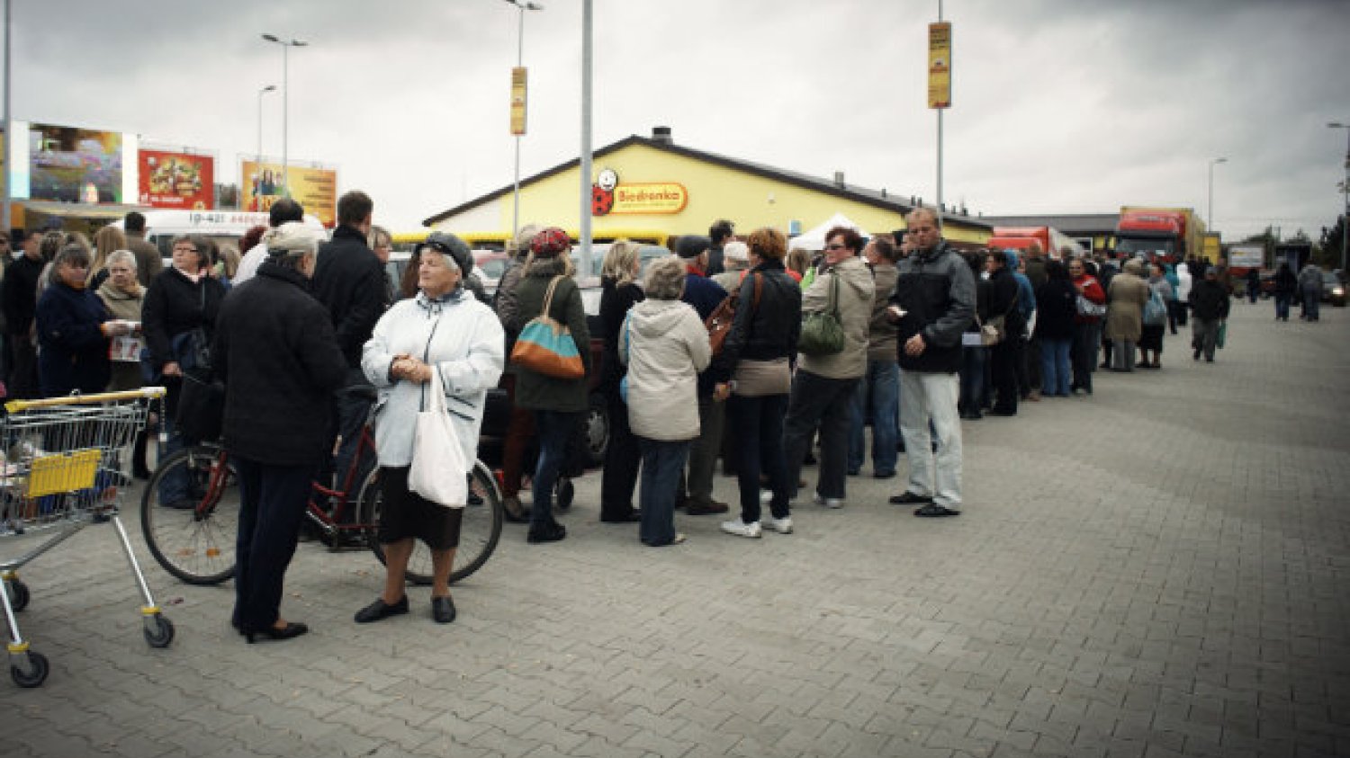 Tradycyjnie już z bliźniaczymi akcjami ruszył Lidl („Zrób to sam z Lidlem”) i Biedronka („Warszat w Twoich rękach”)