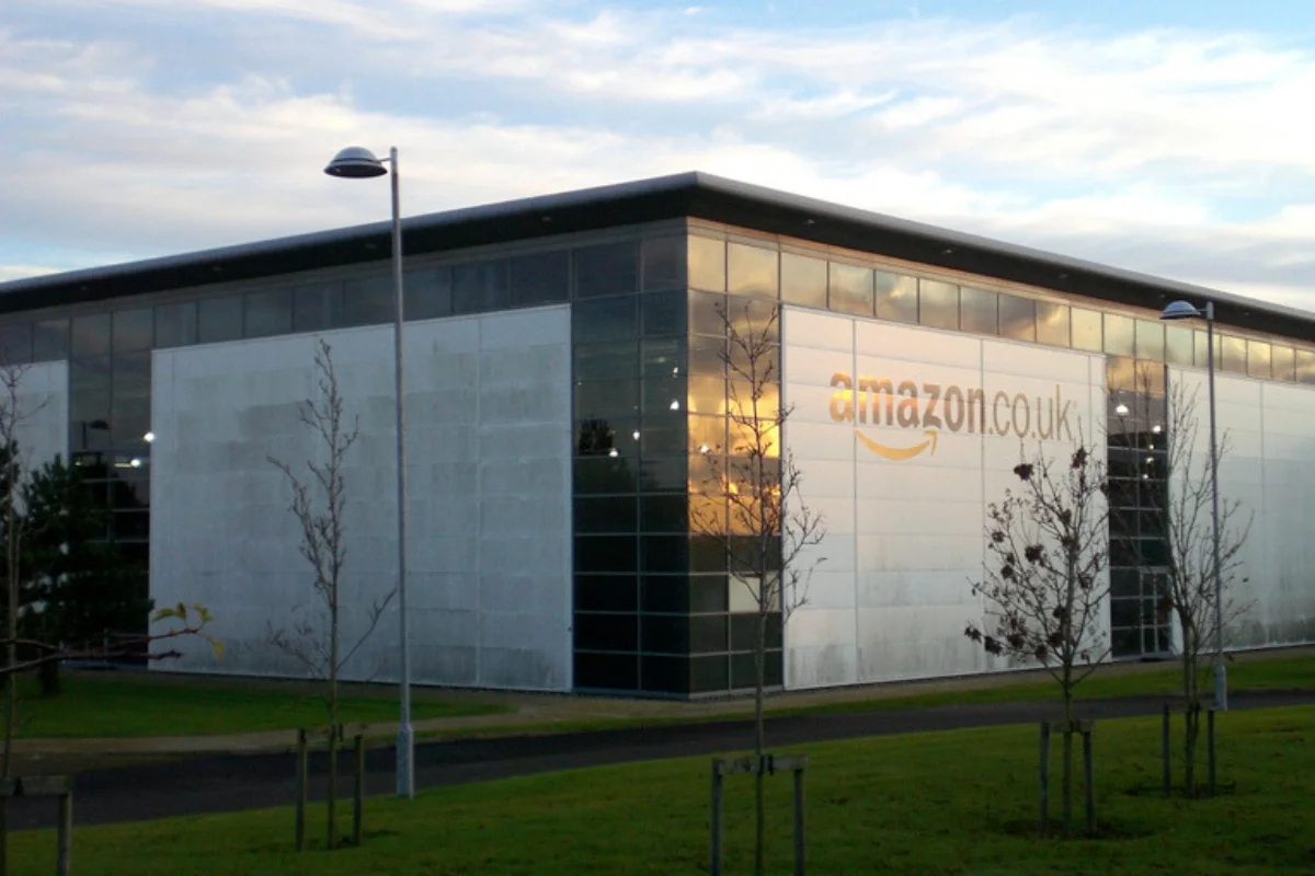 Amazon to oprócz e-sklepu i czytnika Kindle'a także wielki operator logistyczny