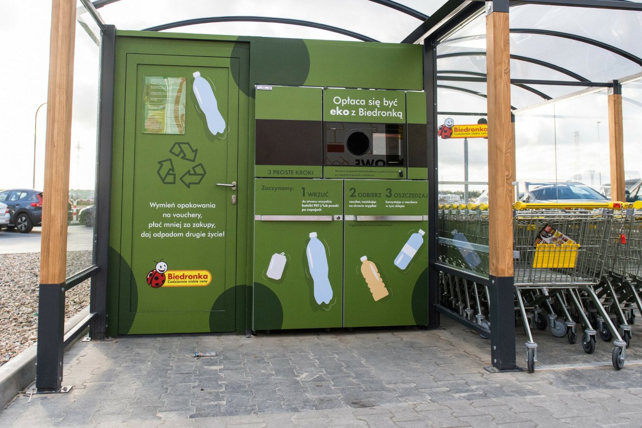 Przy Biedronkach znów pojawią się automaty do utylizacji butelek.