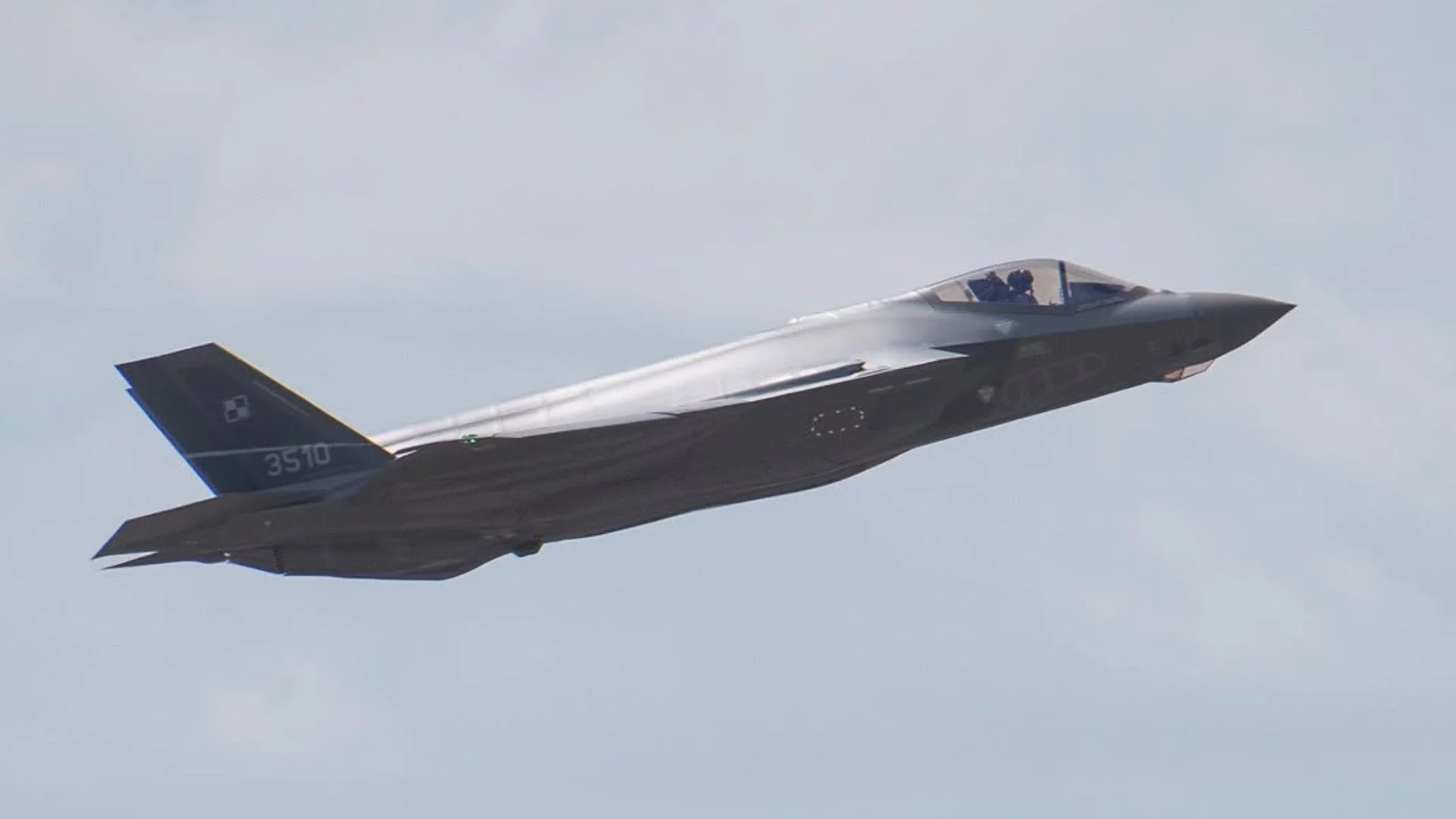 F-35 już śmigają po polskim niebie. Wojsko chce mieć więcej Husarzy