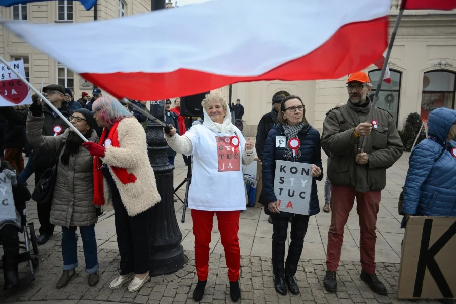 Zamieszanie wokół sądów i Trybunału Konstytucyjnego osłabia postrzeganie Polski jako środowiska stabilnego pod względem prawnym, co zniechęca zagraniczny biznes.