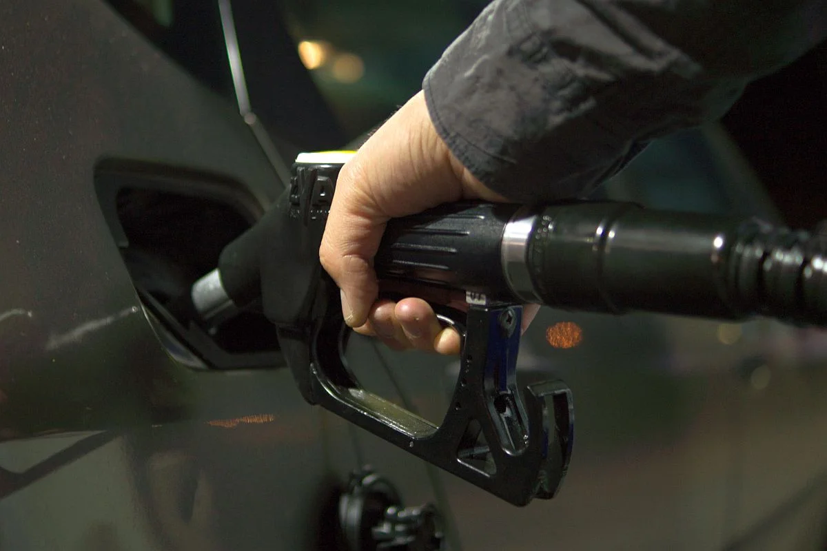 Według saudyjskiego ministerstwa energii wstrzymana produkcja to 5,7 mln baryłek ropy dziennie, co stanowi około 50 procent całkowitej produkcji koncernu Aramco, czyli 5 procent globalnej podaży na ten surowiec.