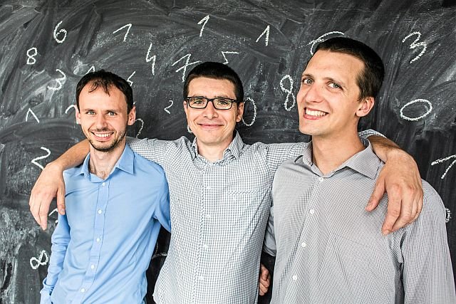 Piotr Malek, Mateusz Mucha i Daniel Trojanowski z Omni Calculator.