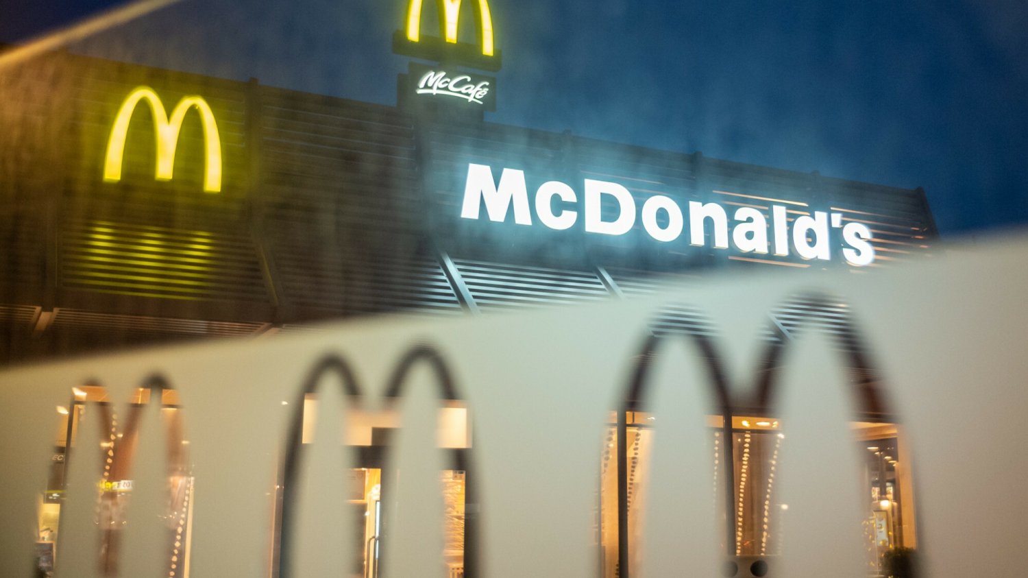 Larwy były w jednym z lokali sieci McDonald's w Londynie.