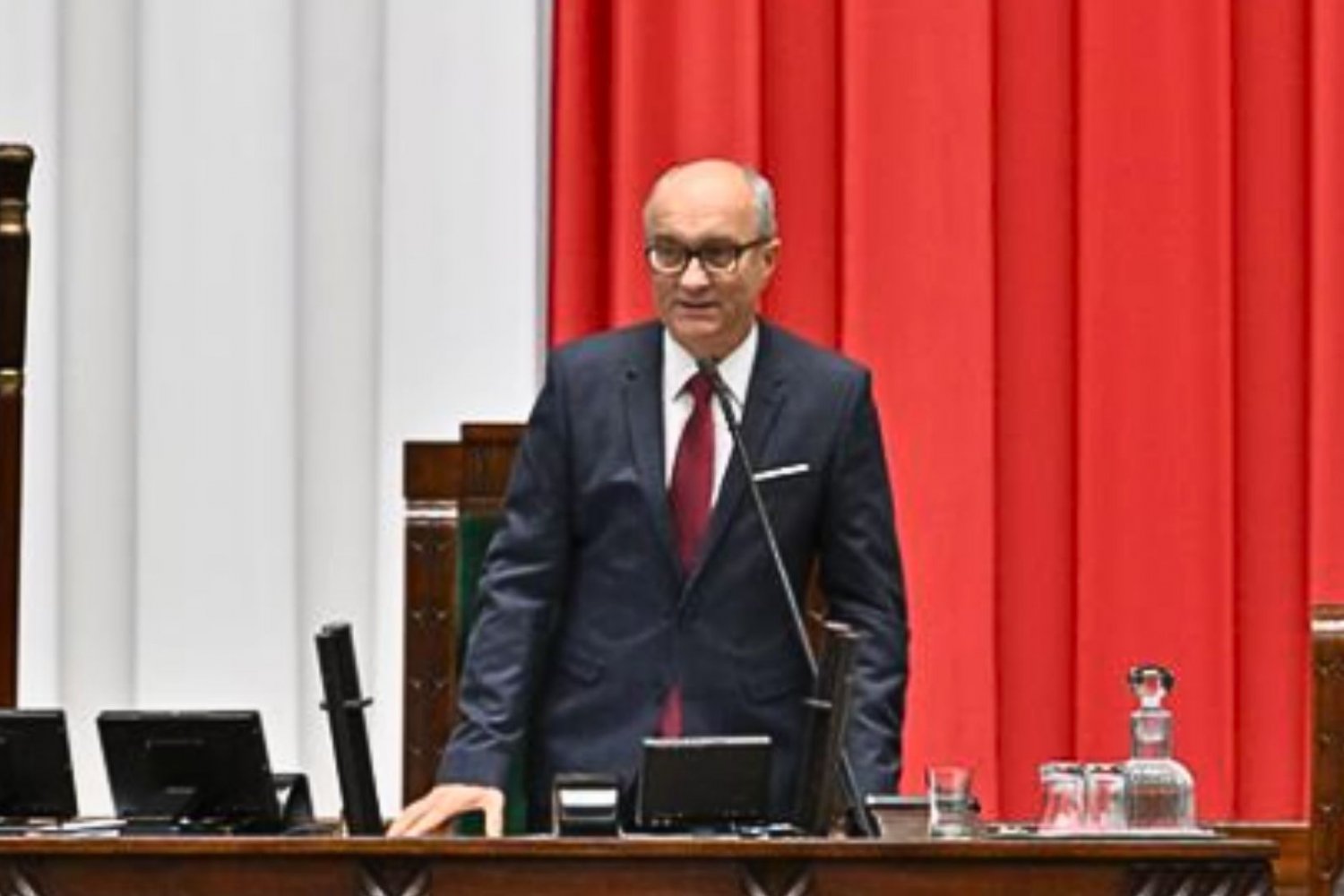 Wiemy, ile zarabia marszałek Sejmu. Kwota i dodatki robią wrażenie.