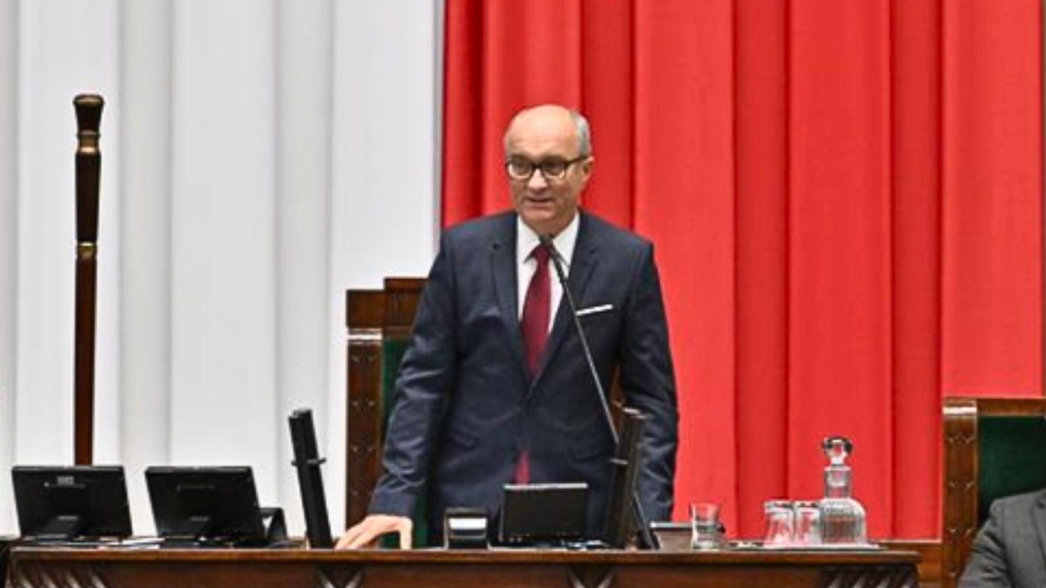 Wiemy, ile zarabia marszałek Sejmu. Kwota i dodatki robią wrażenie. Wiemy, ile zarabia marszałek Sejmu. Kwota i dodatki robią wrażenie.