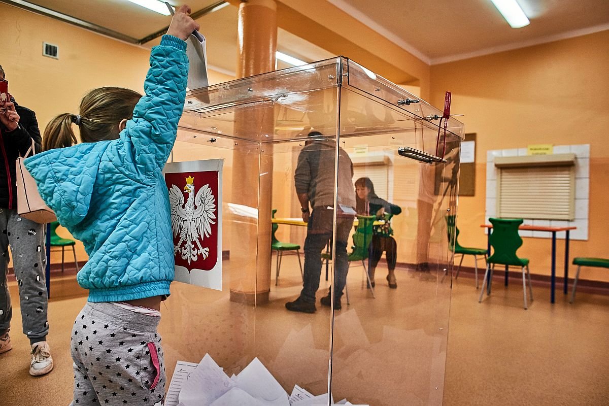 W internecie chętniej otwieramy się na tematy polityczne, niż przed ankieterami?