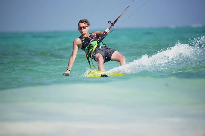 Firma kierowana przez Marka Kotiuszko inwestuje teraz w rozwój oferty dla fanów letnich sportów rekreacyjnych typu kitesurfing czy wakeboarding