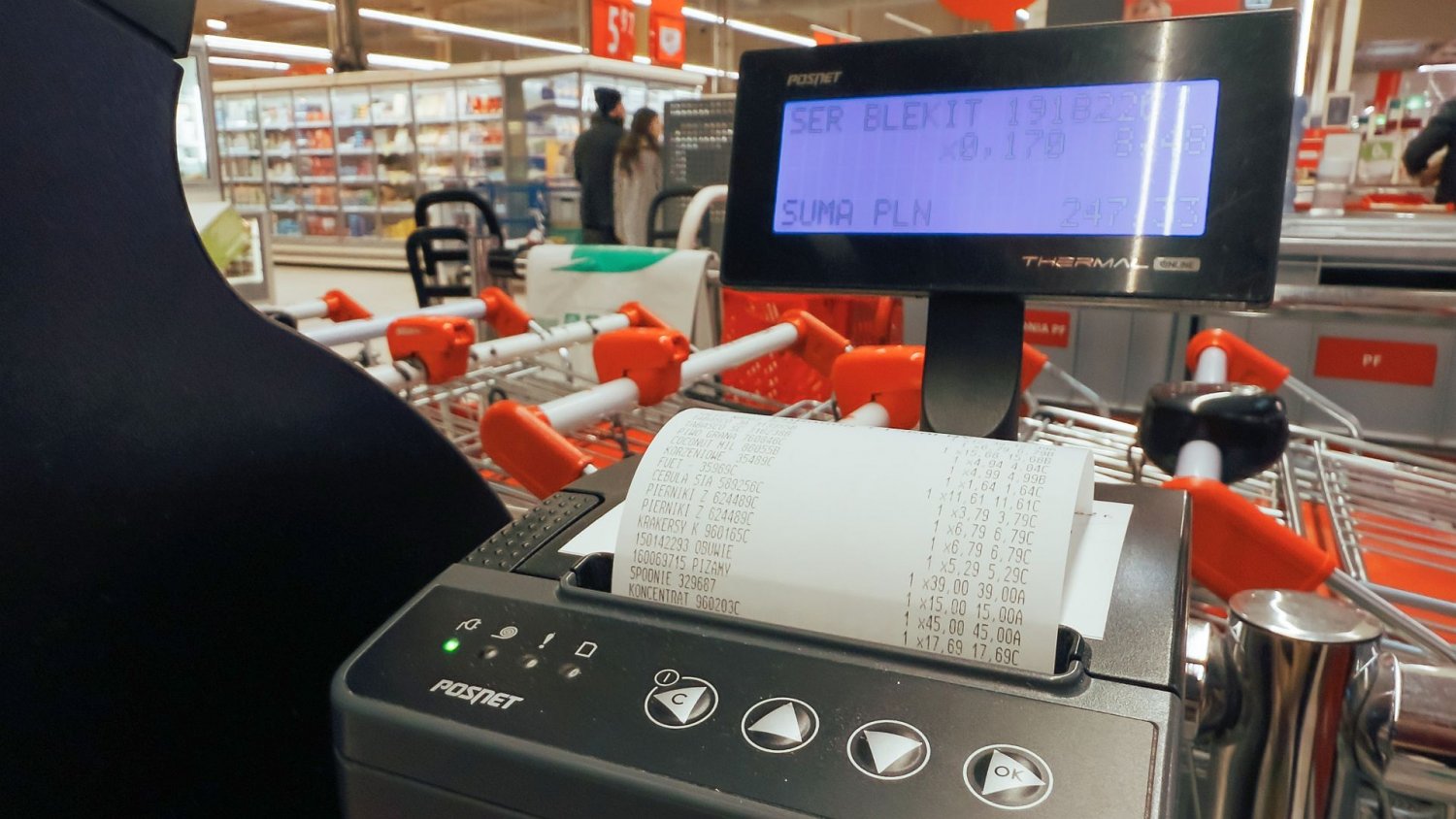 Grudniowy paradoks zakupowy. Chcemy wydać więcej, choć święta będą tańsze