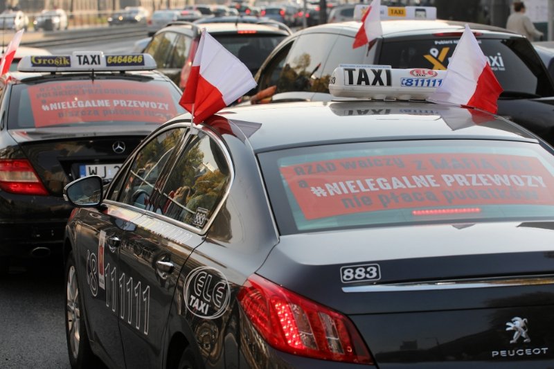 Październikowy protest branży taksówkarskiej przeciw aplikacjom. Dotychczasowe protesty to jeszcze nic w porównaniu z tym, który jest szykowany na kwiecień.