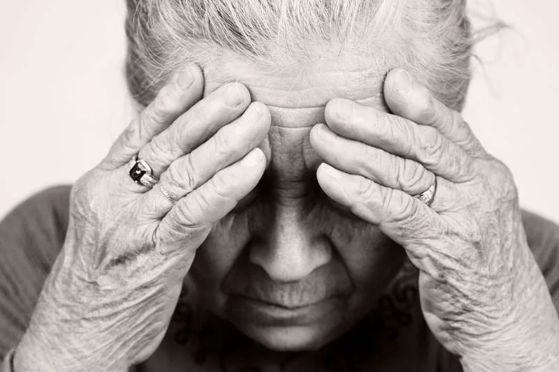 Alzheimer grozi nie tylko starym. Szkodliwe białko zbiera się już w mózgach 20-latków