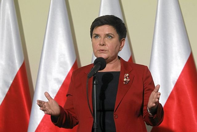 Rząd Beaty Szydło twierdzi, że walczy z umowami śmieciowymi, tymczasem sam wydał na nie już 64 mln złotych