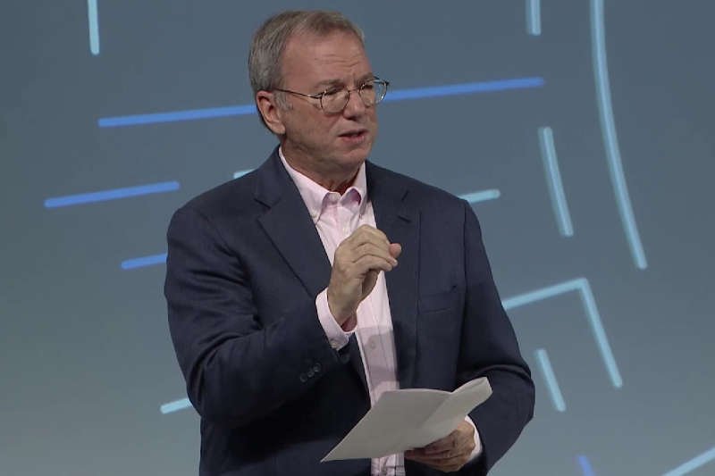 Prezes Google Eric Schmidt twierdzi, że niedługo przestaniemy zauważać internet