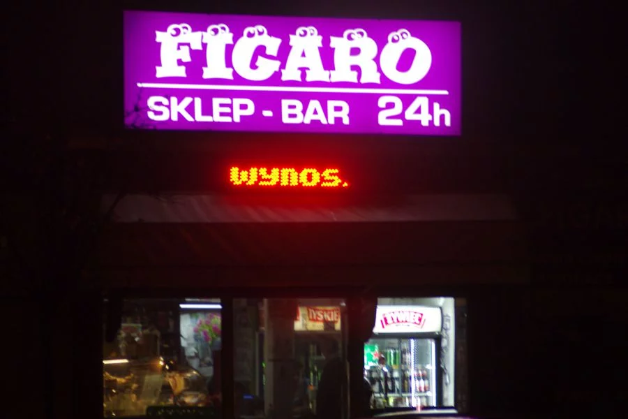 "Figaro" to stan umysłu. Sklep całodobowy wyparł z Ząbkowskiej meliny