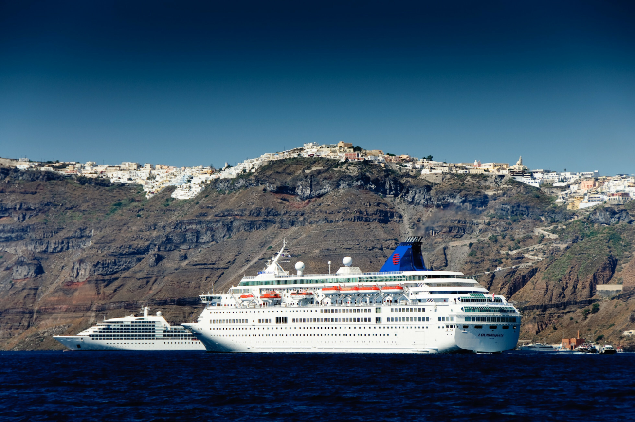Turyści ze statków wycieczkowych będą płacić więcej za odwiedzanie Santorini i Mykonos