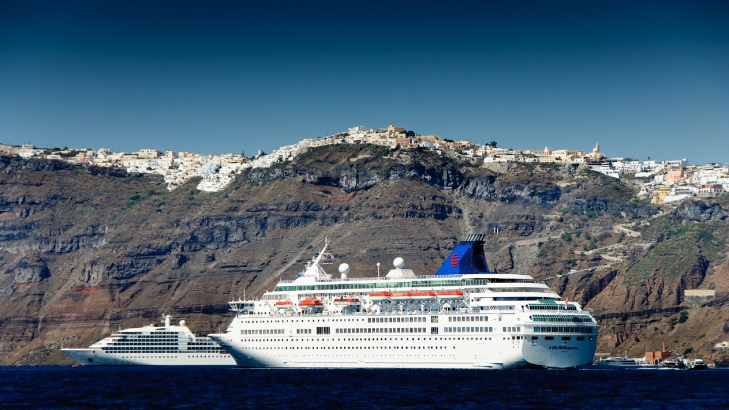 Turyści ze statków wycieczkowych będą płacić więcej za odwiedzanie Santorini i Mykonos