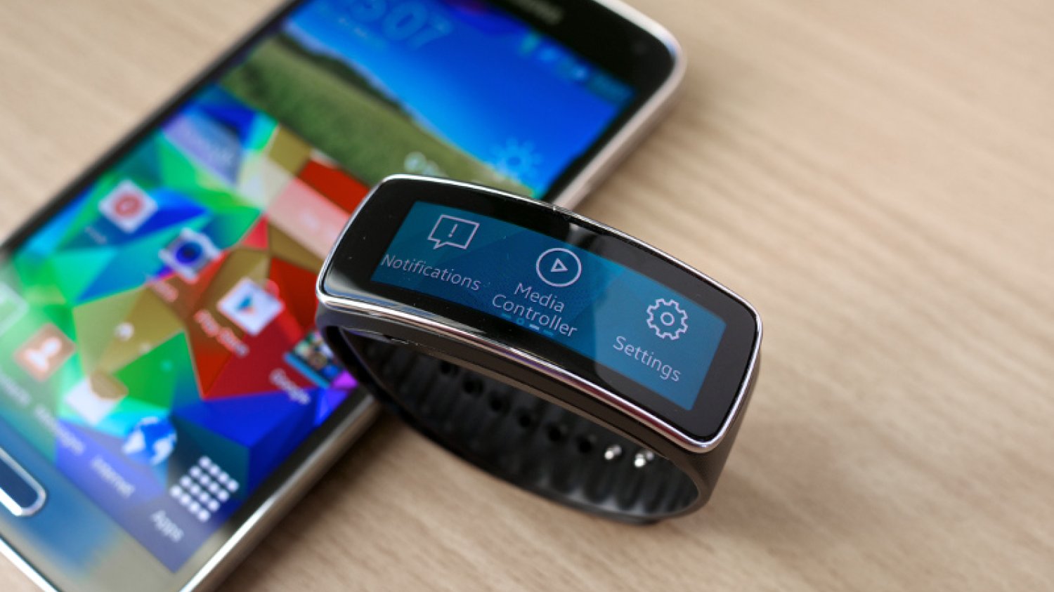 Smartwatch? Nie przekażesz go dzieciom ani wnukom. Za kilka lat będzie do wyrzucenia - przekonują Szwajcarzy.