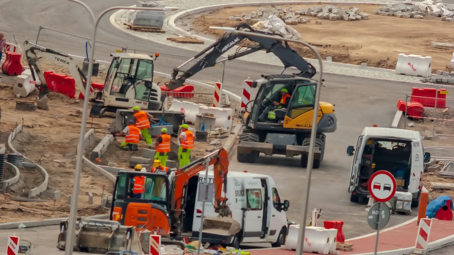 Państwo nie płaci za "resztówki". RPO z prośbą do ministra infrastruktury Roboty drogowe i robotnicy. RPO z prośbą do ministra infrastruktury. Państwo nie płaci za "resztówki"
