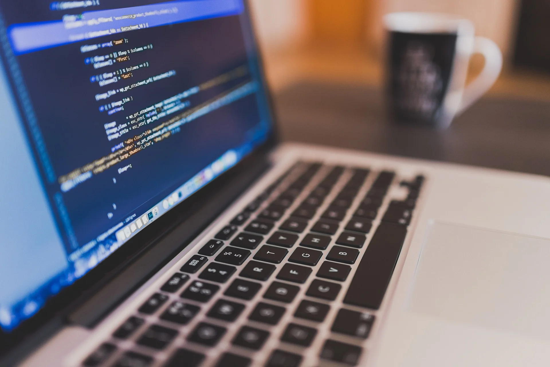 Szukałem trzech programistów PHP w trybie “Na wczoraj”. Byłem mile zaskoczony, gdy już w pierwszych dniach spłynęło kilkadziesiąt CV.