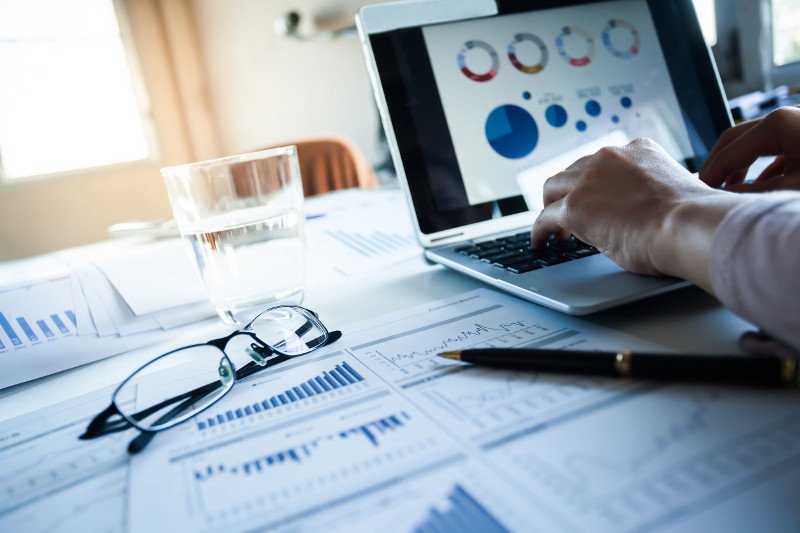 W sektorze bankowości i finansów automatyzacja, robotyzacja i sztuczna inteligencja (AI) wymuszają na pracownikach rozwój nowych specyficznych kompetencji