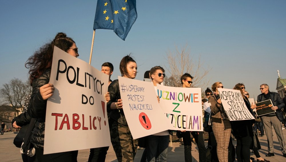 Protest poparcia dla strajkujących nauczycieli w Lublinie. Jest więcej grup zawodowych, które uważnie im się przyglądają, od efektu strajku uzależniając własne protesty.