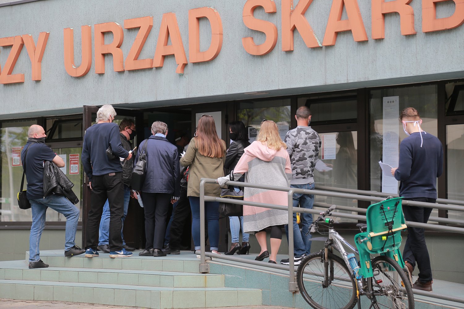 Kontrole skarbowe zaczynają działać w normalnym trybie. Nie cieszy to przedsiębiorców, którzy zmagają się ze skutkami kryzysu gospodarczego.