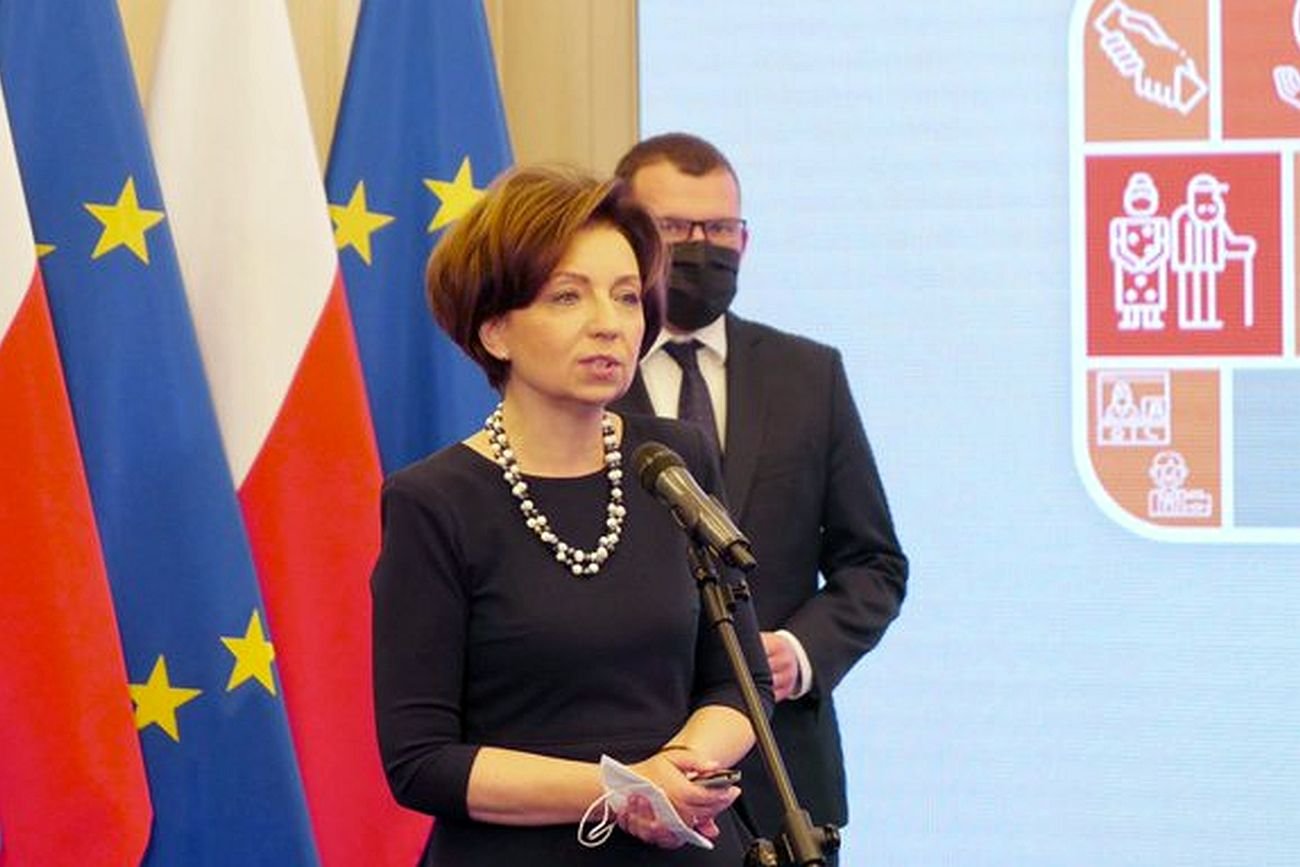 Minister Marlena Maląg twierdzi, że dzięki rządom PiS do emerytów trafiło już dodatkowe 46 mld zł w postaci 13-tek i 14-tek