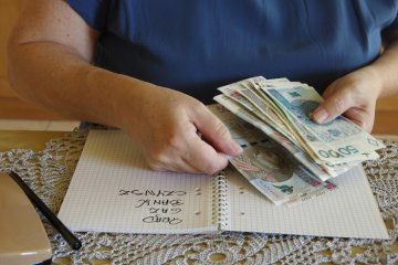 Pensje w 2022 i 2023 roku spadną łącznie o ponad 15 proc. To efekt rosnącej inflacji i słabnącej siły nabywczej pieniądza