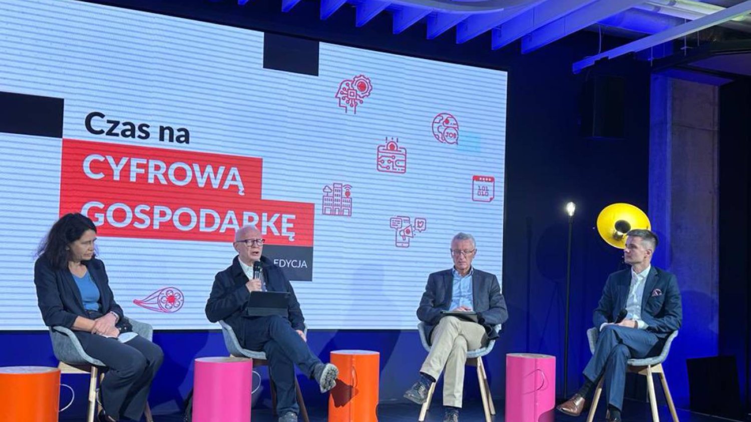 Ministrowie Cyfryzacji prześwietlają programy komitetów wyborczych.