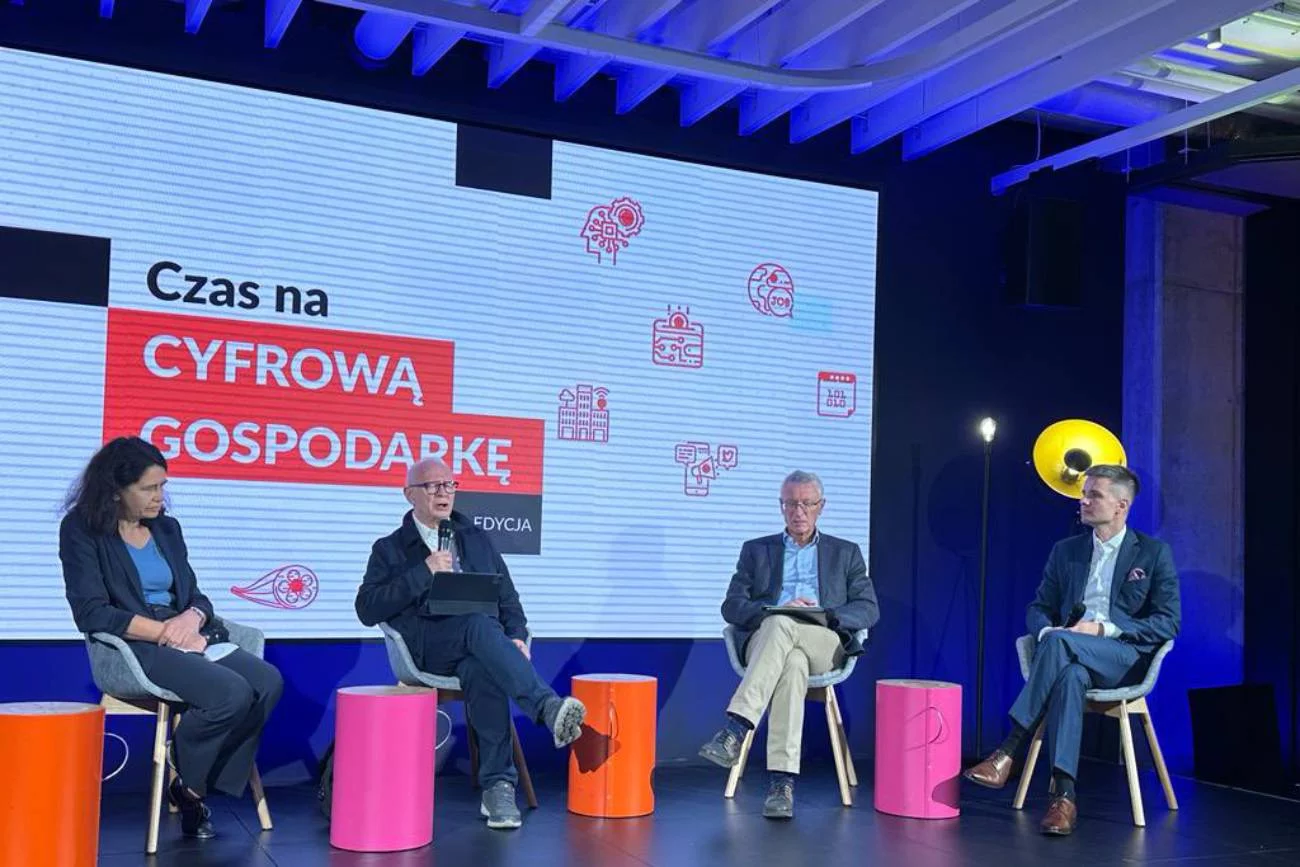 Ministrowie Cyfryzacji prześwietlają programy komitetów wyborczych.