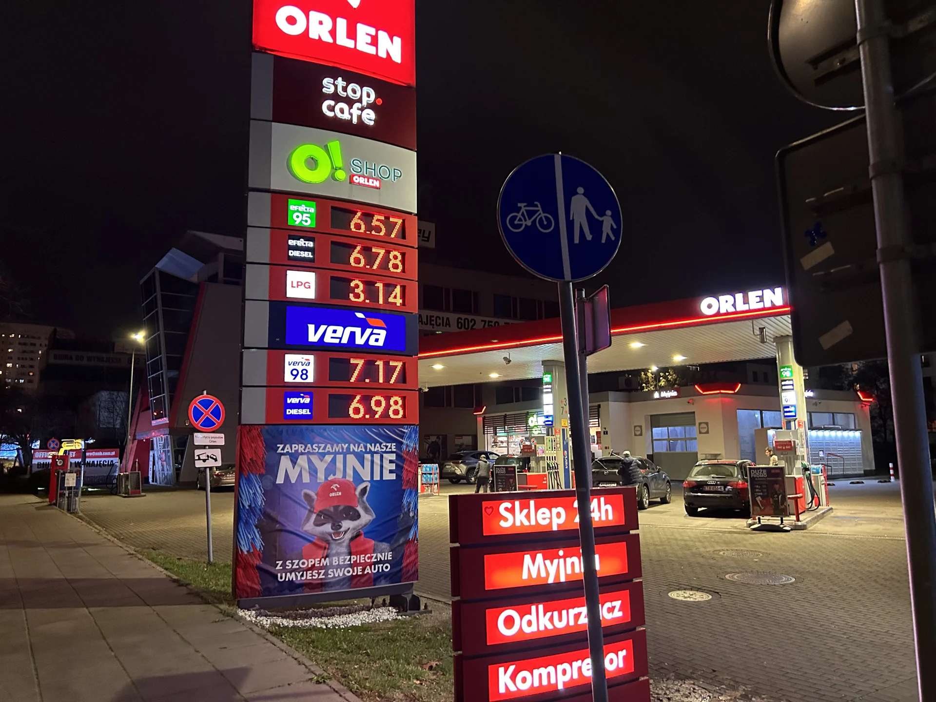 Ceny na stacjach paliw w Polsce. Stacja Orlen przy ul. Ostrobramskiej w Warszawie Ceny na stacjach paliw w Polsce