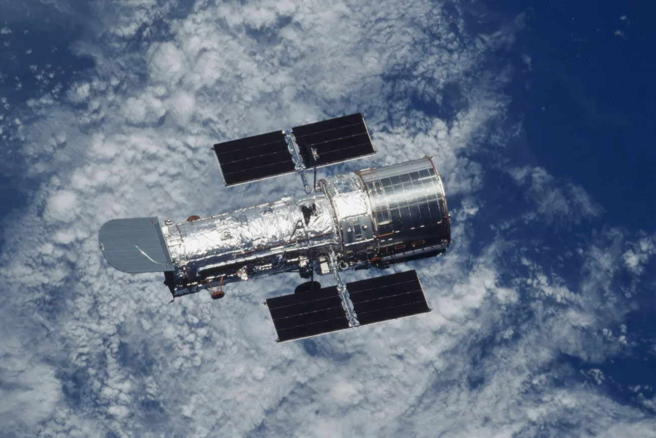 Potrafią "widzieć" przez chmury i w nocy. Polska inwestuje w satelity wspierające Ukrainę Polska inwestuje w satelity ICEYE. Pomagały Ukrainie śledzić Rosjan