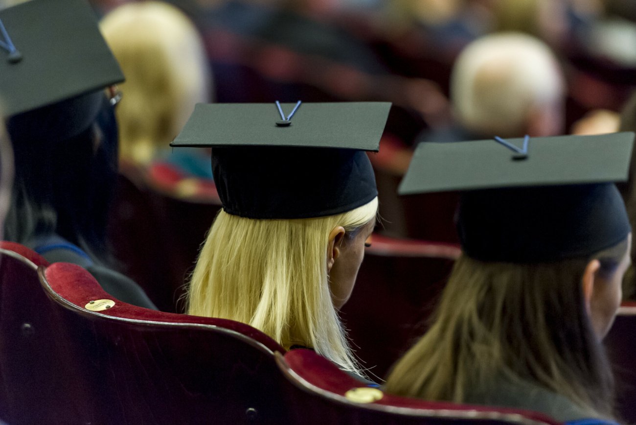 Absolwentki podczas graduacji (zdj. ilustracyjne)