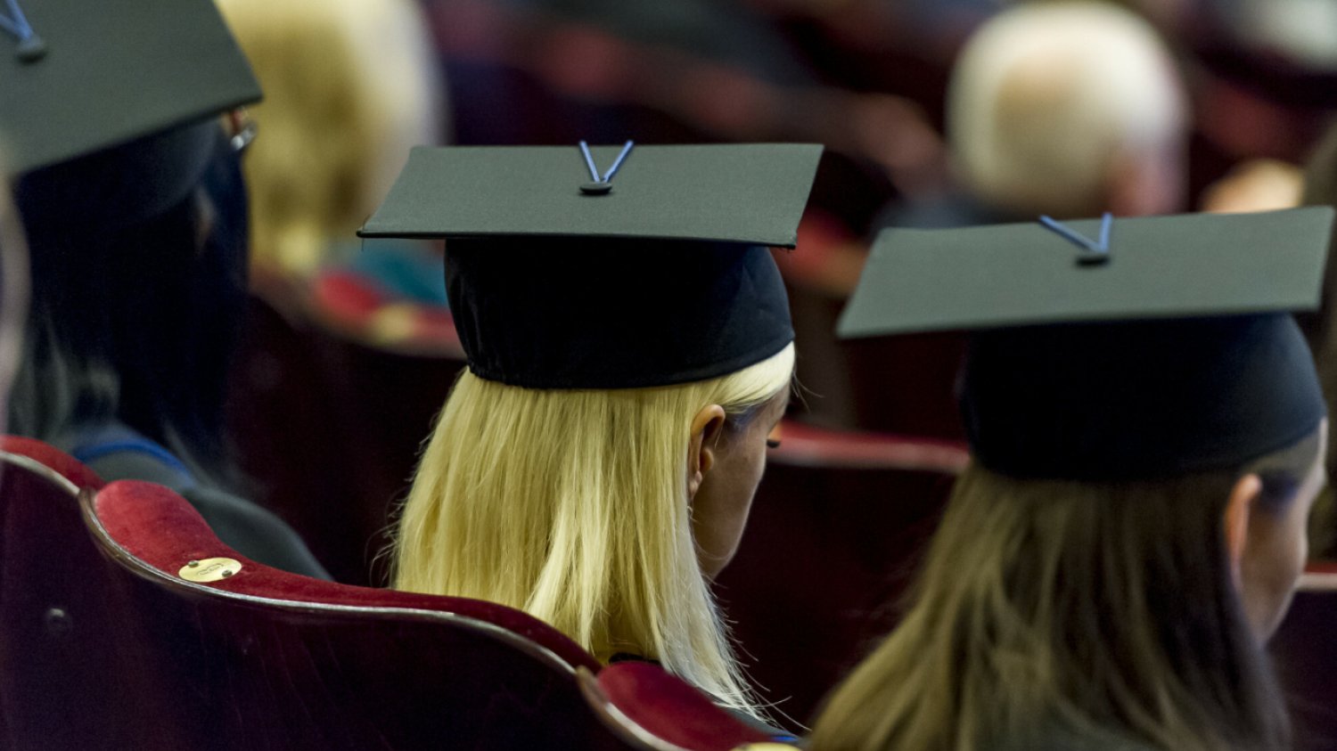 Absolwentki podczas graduacji (zdj. ilustracyjne)