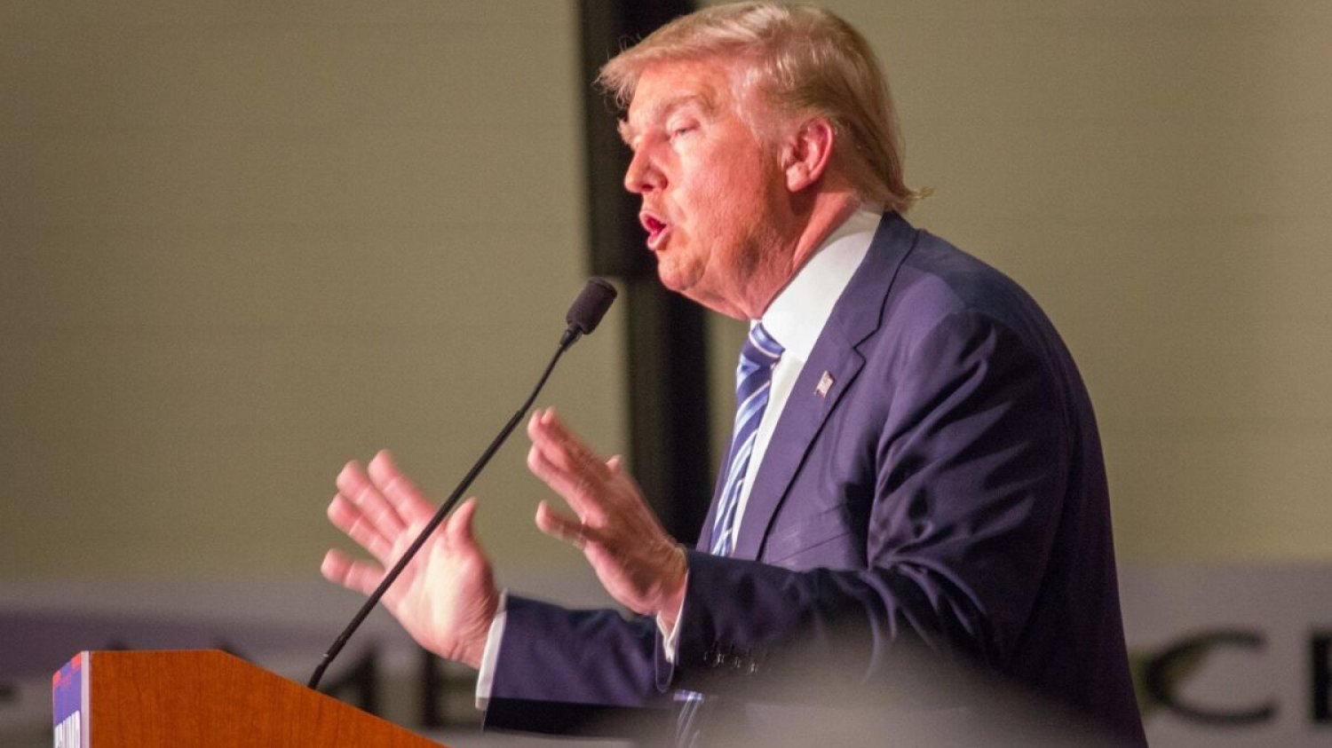 Amerykańskie bazy w Erbilu i Al Asadw w Iraku zostały ostrzelane. Ceny ropy na giełdzie w Stanach poszybowały w górę, Donald Trump uspokoił jednak Amerykanów.