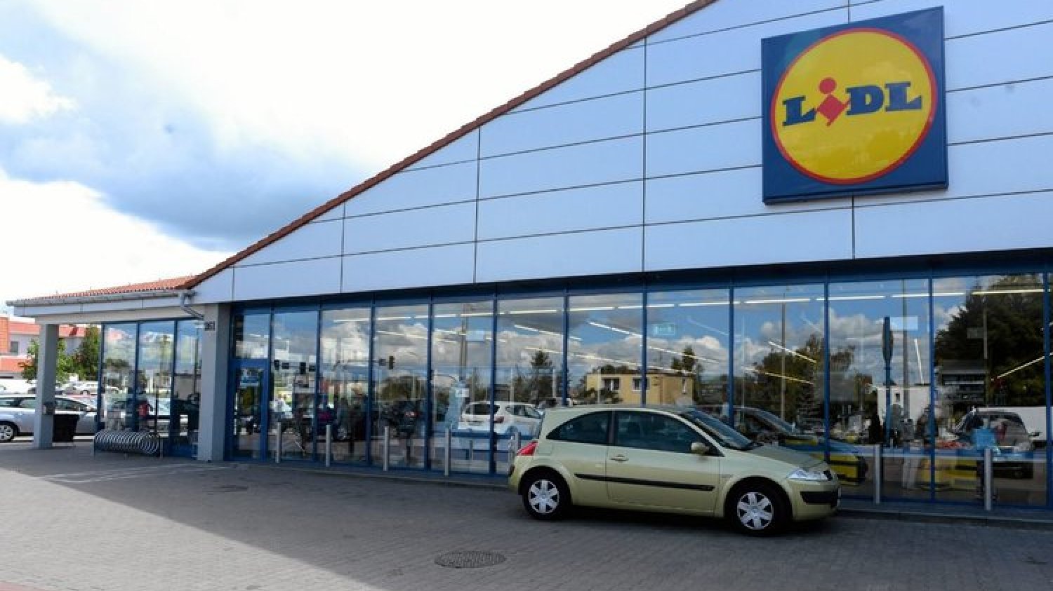 Sieć Lidl wycofuje ser, który posiada niebezpieczne bakterie. jest to skutek badań Głównego Inspektoratu Sanitarnego.