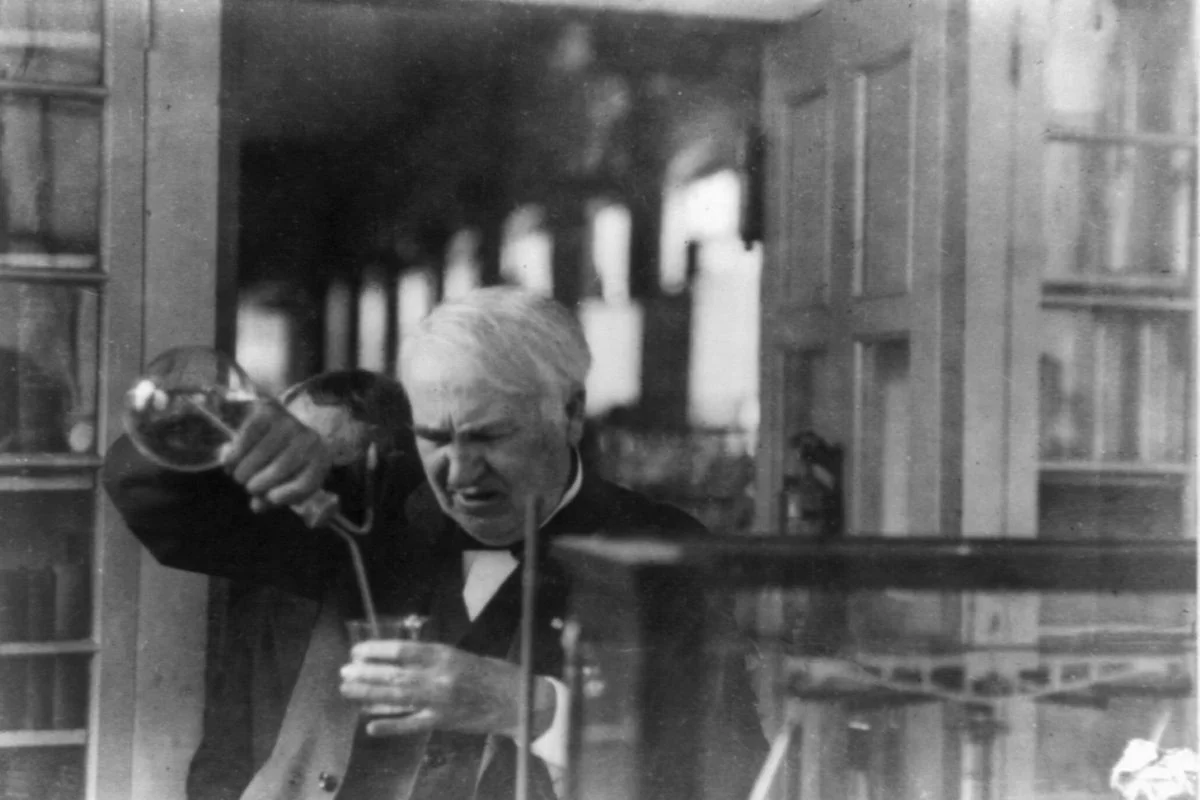 Thomas Edison od dzieciństwa lubił chemiczne eksperymenty.