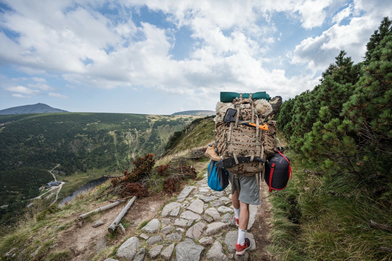 Biedronka wprowadza do sprzedaży plecaki ewakuacyjne