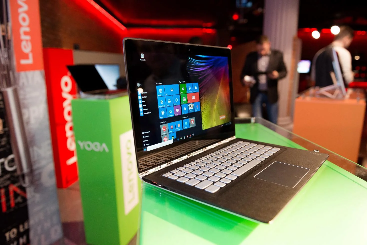 Najsmuklejszy i najlżejszy laptop na świecie – Lenovo YOGA 900S