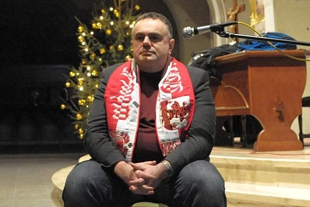 Tomasza Sakiewicza, dziennikarski piewca "dobrej zmiany”, naczelny Gazety Polskiej, która zamierza dodawać do wydania homofobiczne naklejki.