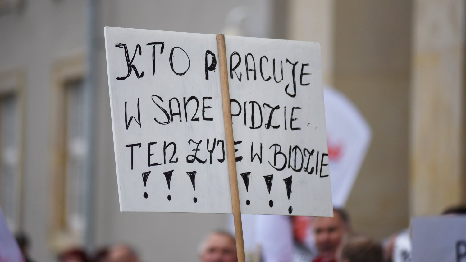 Pracownicy sanepidu dostają naprawdę niskie pensje.