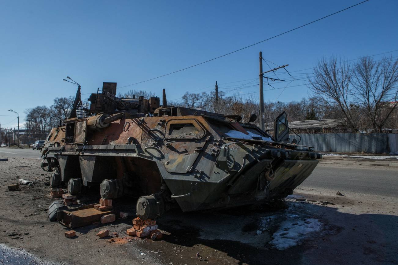 Zniszczona wyrzutnia rakietowa armii rosyjskiej na obrzeżach Charkowa,16 marca 2022 r.