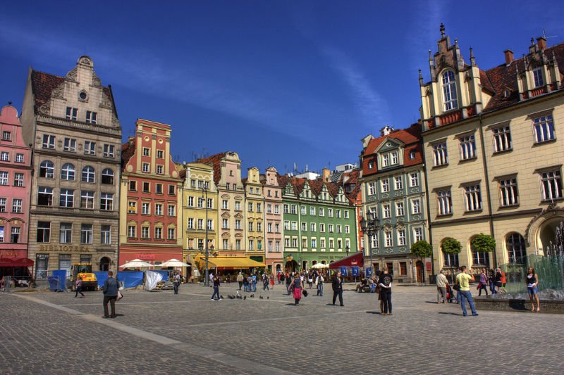 Nieopodal rynku we Wrocławiu swoje biuro prowadzi Brand24.