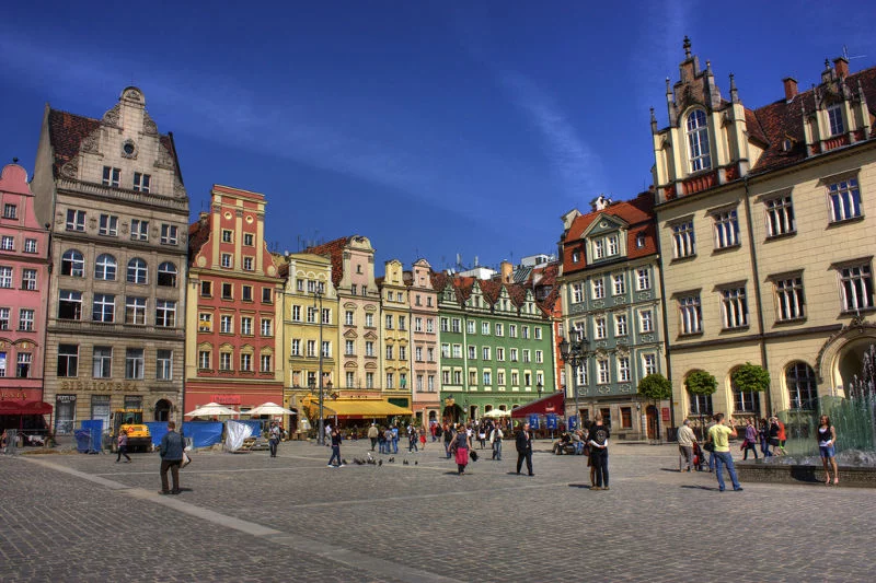 Nieopodal rynku we Wrocławiu swoje biuro prowadzi Brand24.