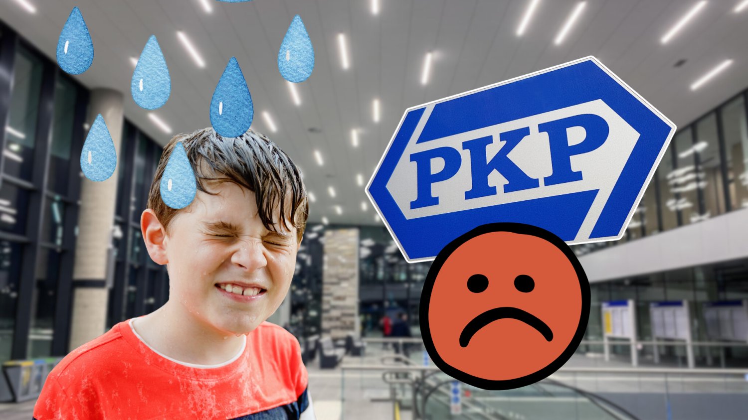 Dworzec Olsztyn Główny z kolejną awarią. Klasa premium z mokrą niespodzianką Dziecko oblane wodą z niezadowoloną miną. Krople deszczu. Logo PKP i smutna czerwona emotka. W tle teren dworca w Olsztynie.