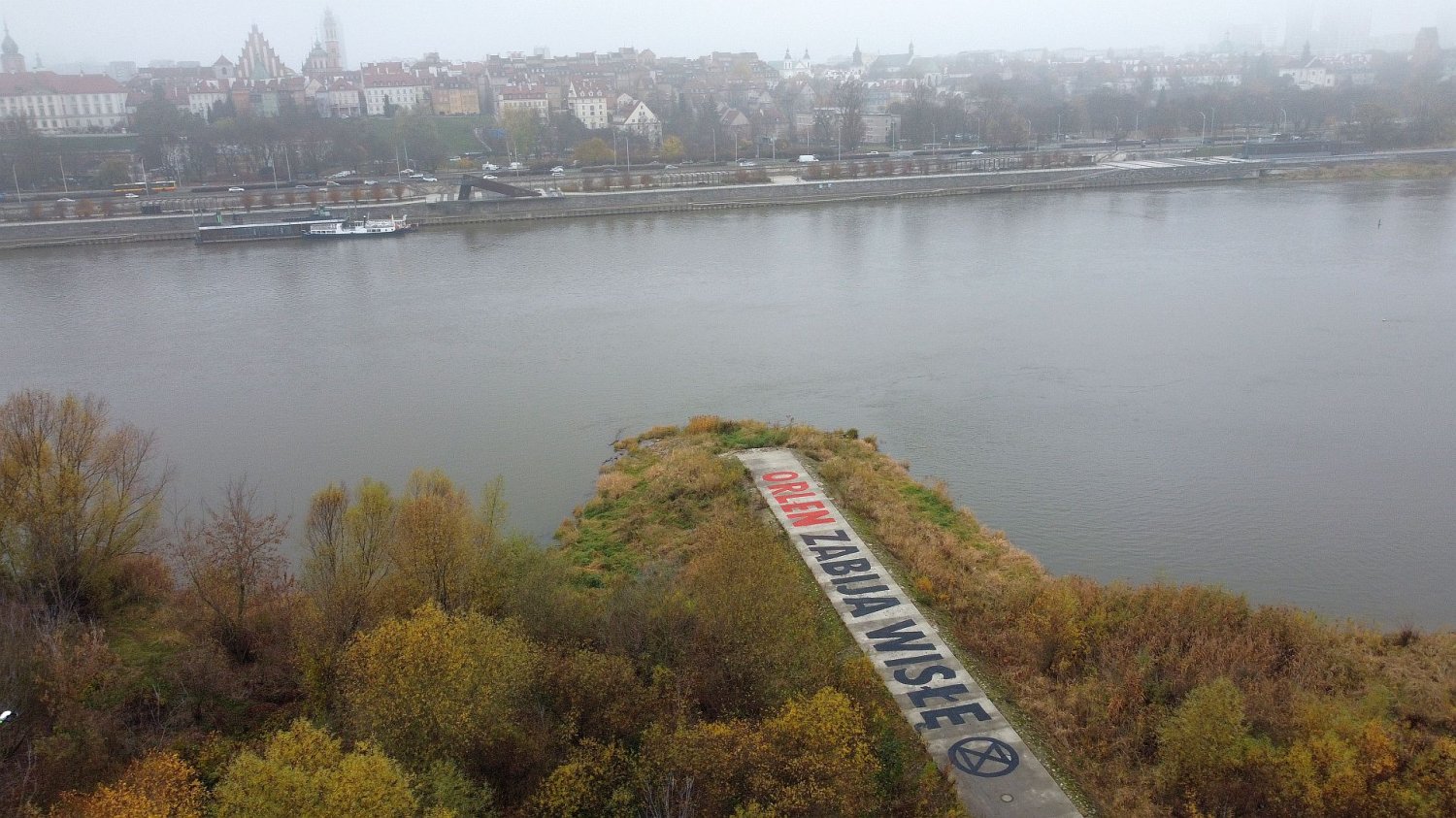 Wielka bitwa o wiślane dno. Ekolodzy próbują przekonać Orlen do nowoczesności Wielka bitwa o wiślane dno. Ekolodzy próbują przekonać Orlen do nowoczesności