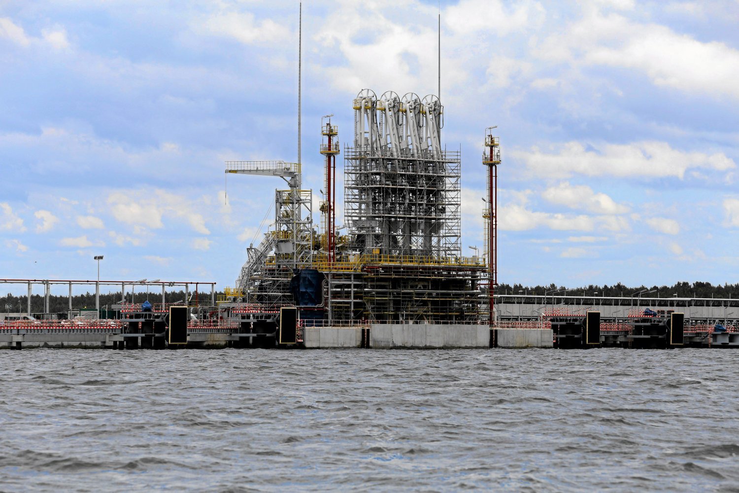 Gazoport w Świnoujściu zostanie otwarty na koniec roku 2015