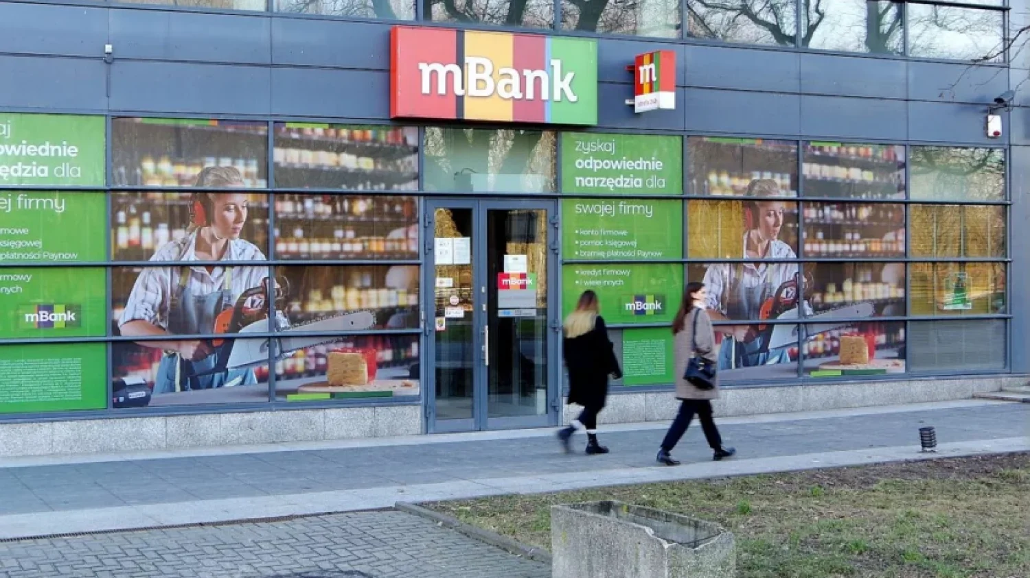 Podwyżka opłat w bankach sprawiła, że Polacy za te same usługi będą płacić o wiele więcej, niż Ukraińcy