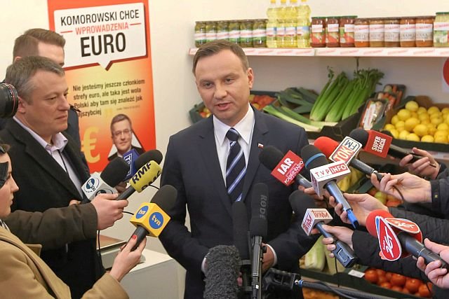 3 lata temu Andrzej Duda przestrzegał przez wzrostem cen po ewentualnym wejściu do euro. Podczas rządów PiS ceny i tak poszybowały w górę