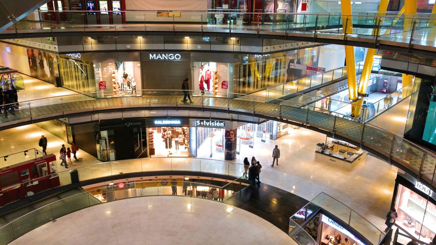 Galerie handlowe pustoszeją. Polacy zmieniają sposób robienia zakupów. Galerie handlowe pustoszeją. Nowe dane pokazują zmianę nawyków zakupowych.